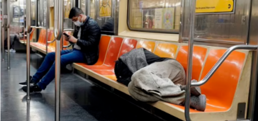 「殺掉中國佬」！ 紐約地鐵車廂驚現仇恨言論，工作人員無作為！